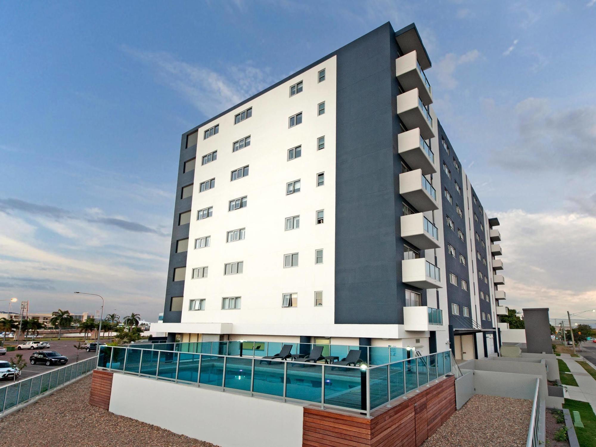 Allure Hotel & Apartments Townsville Exteriör bild